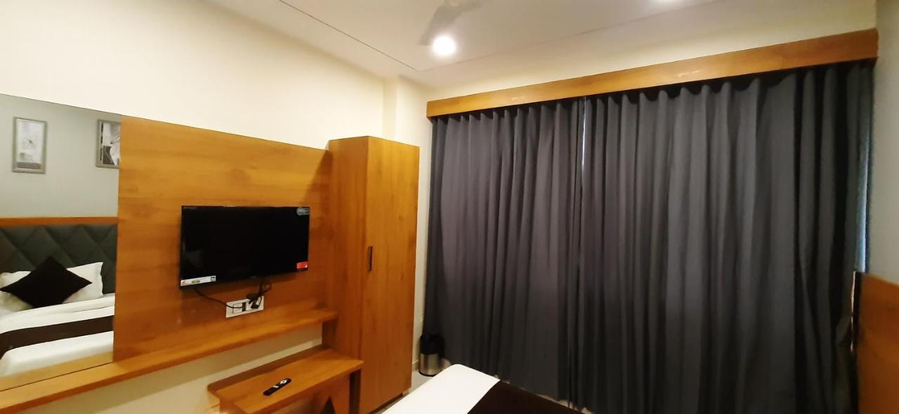 Hotel Suncity أحمد أباد المظهر الخارجي الصورة