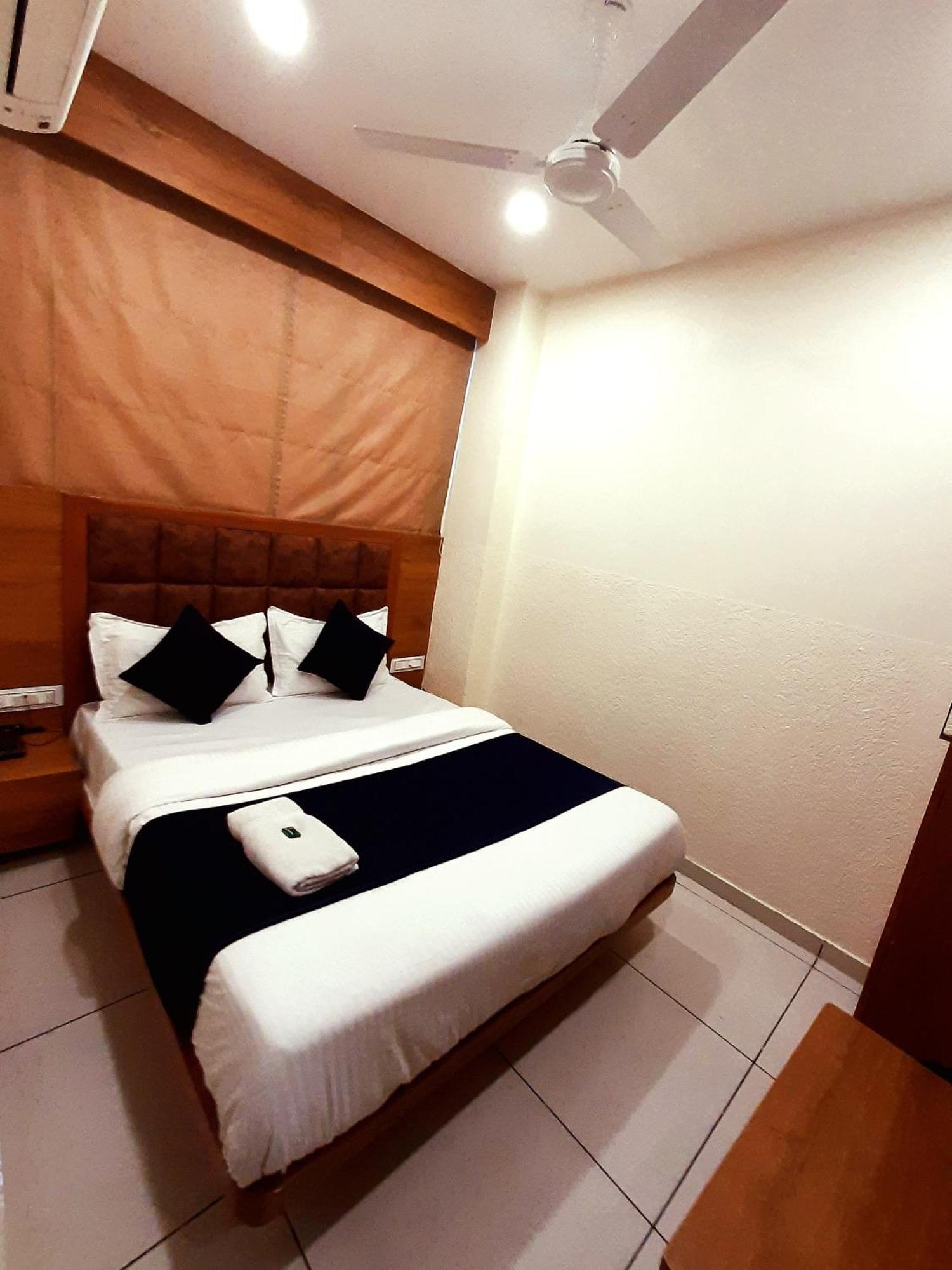 Hotel Suncity أحمد أباد المظهر الخارجي الصورة