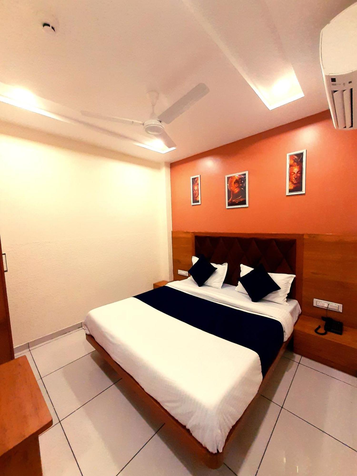 Hotel Suncity أحمد أباد المظهر الخارجي الصورة