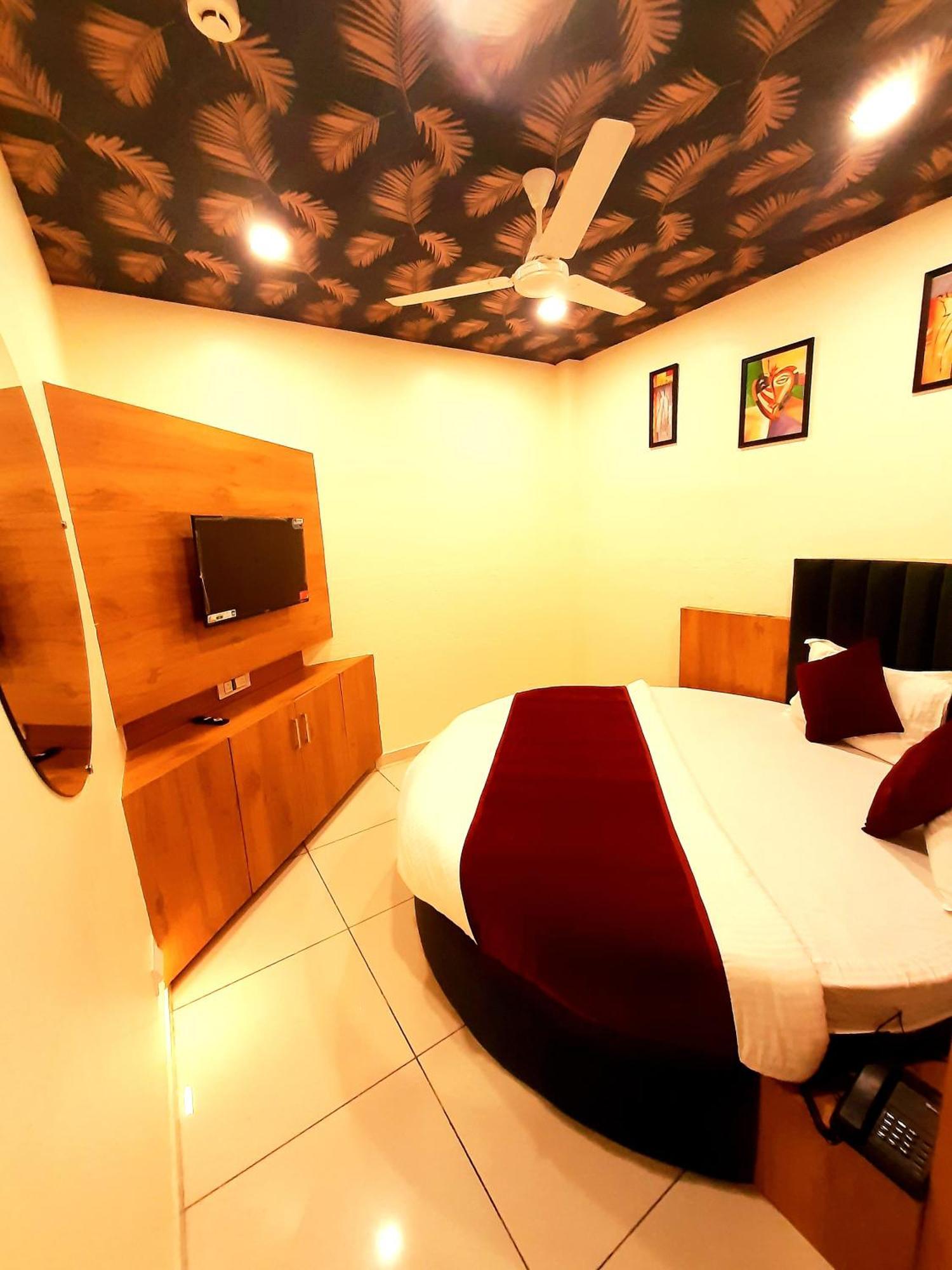 Hotel Suncity أحمد أباد المظهر الخارجي الصورة