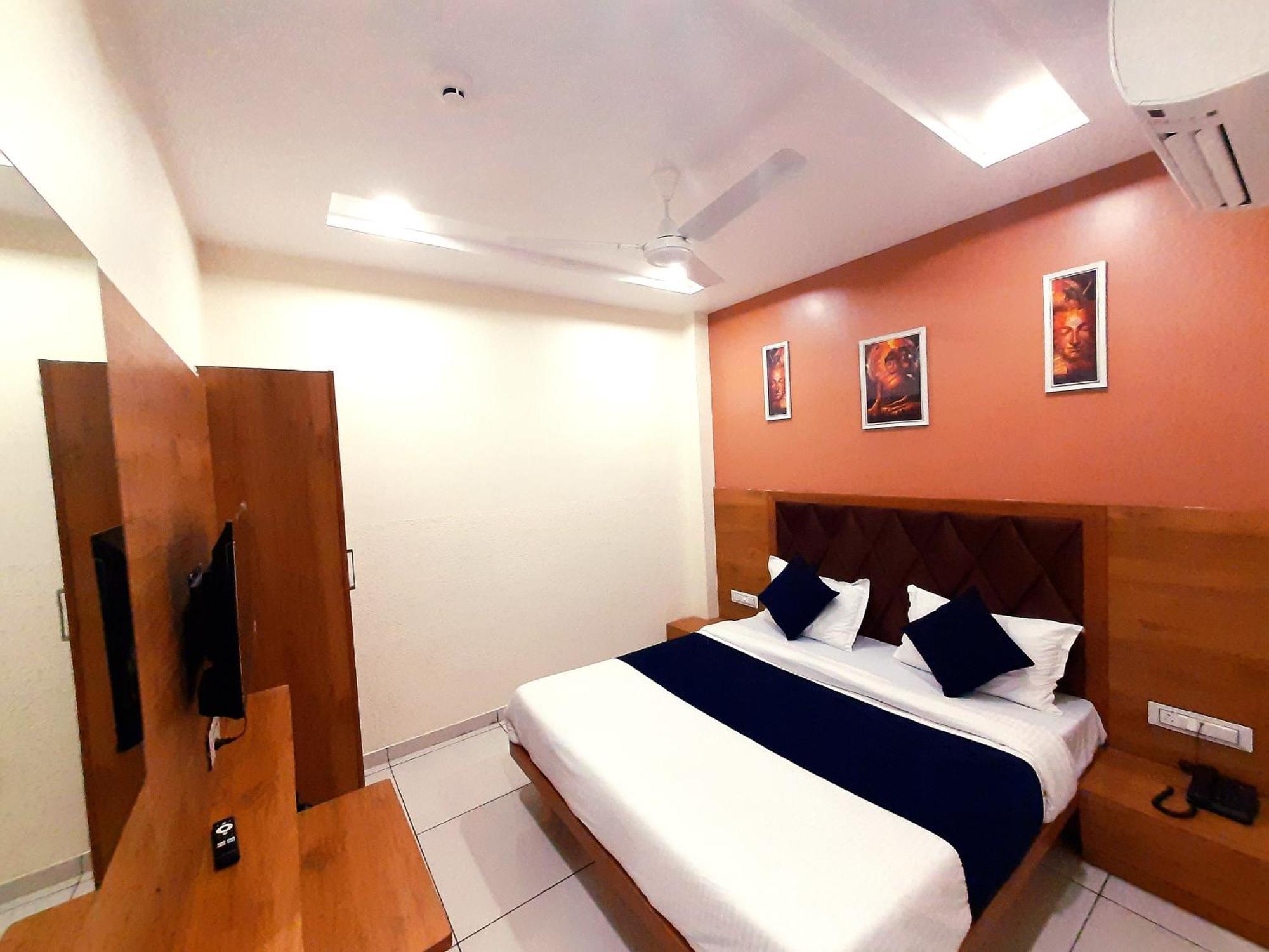 Hotel Suncity أحمد أباد المظهر الخارجي الصورة