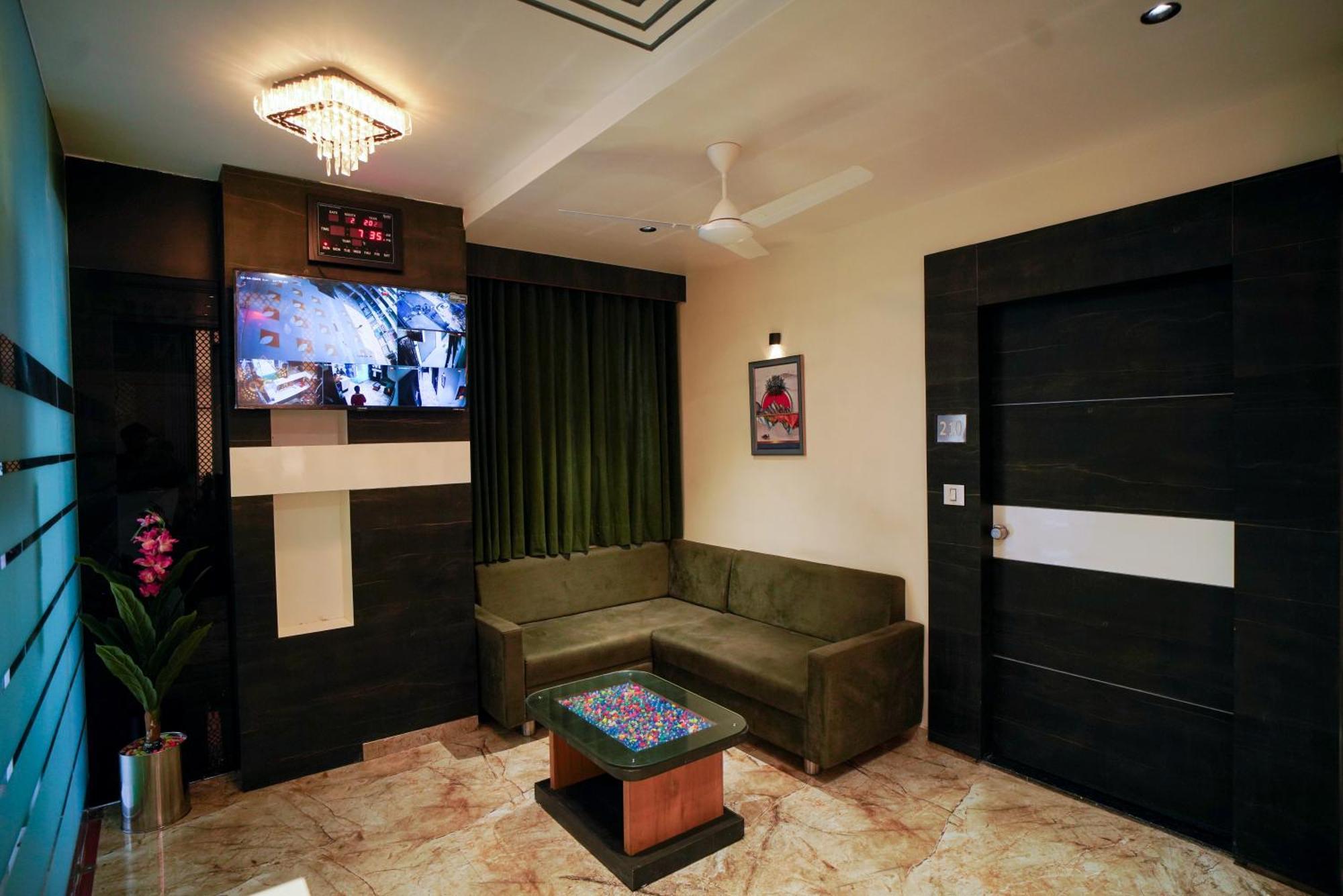 Hotel Suncity أحمد أباد المظهر الخارجي الصورة
