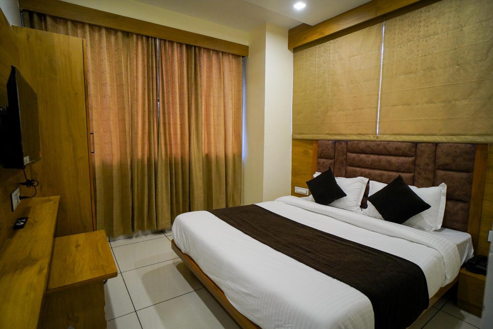 Hotel Suncity أحمد أباد المظهر الخارجي الصورة