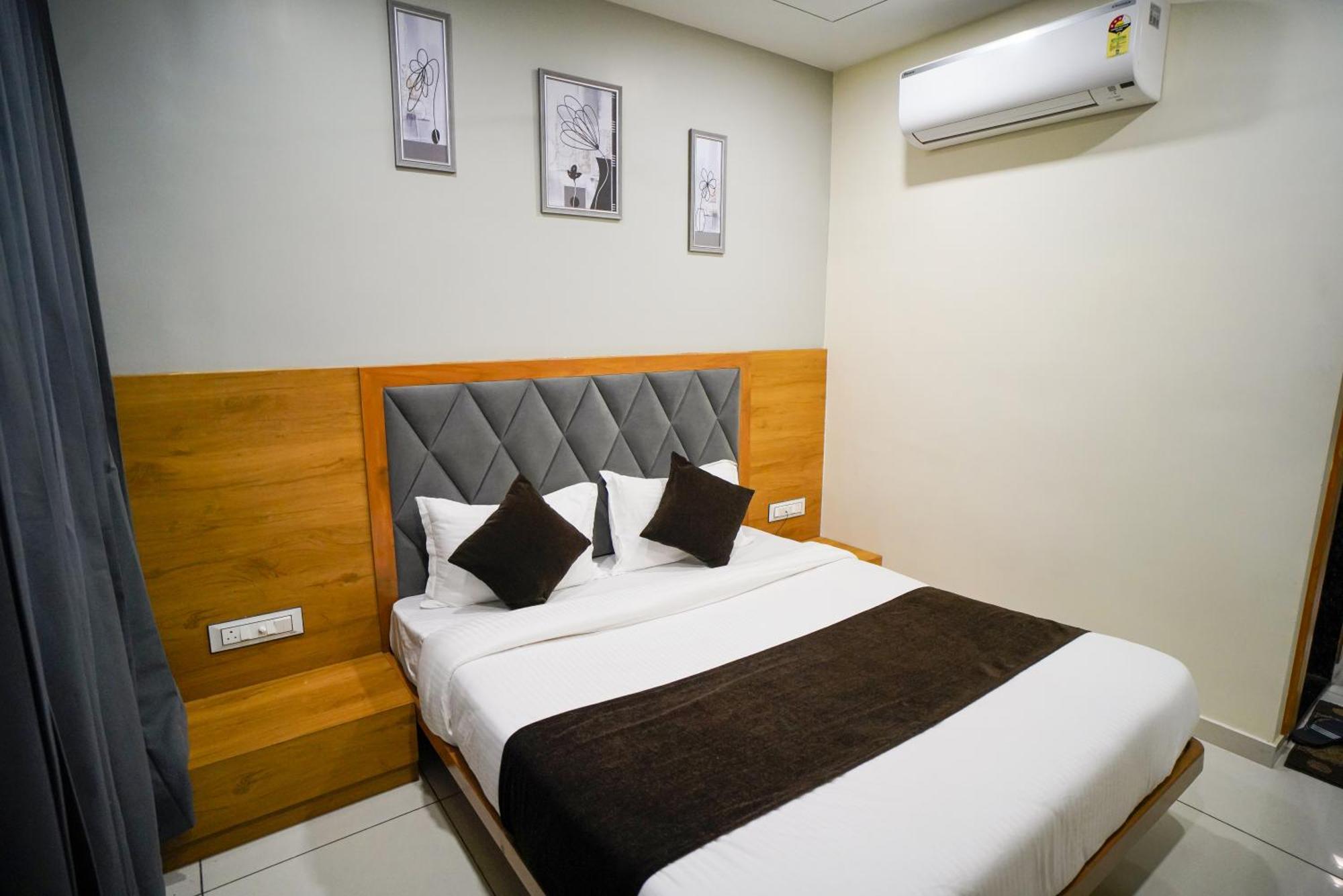 Hotel Suncity أحمد أباد المظهر الخارجي الصورة