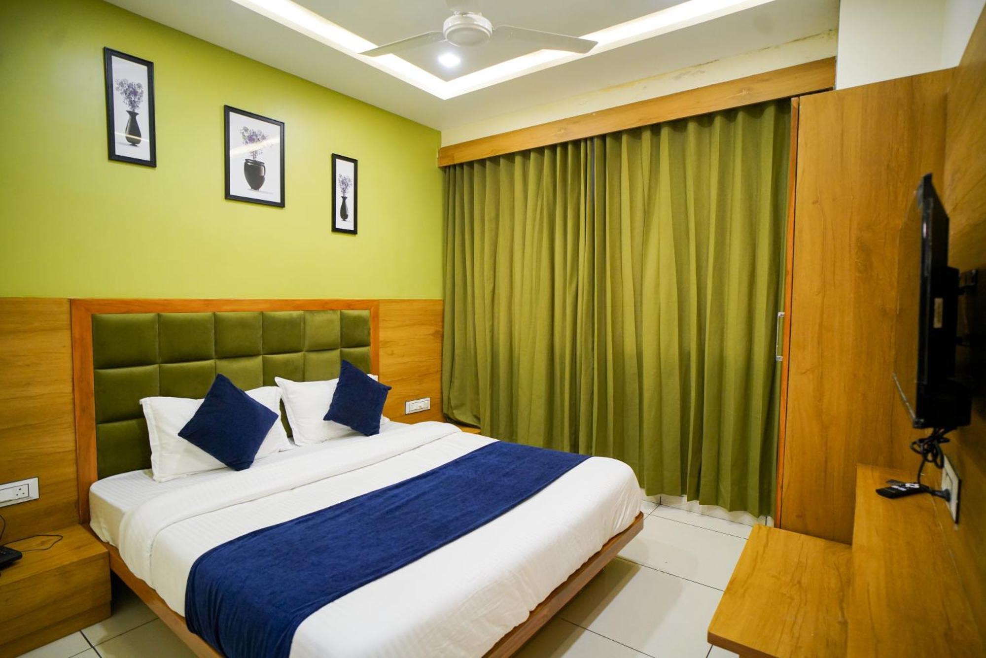 Hotel Suncity أحمد أباد المظهر الخارجي الصورة