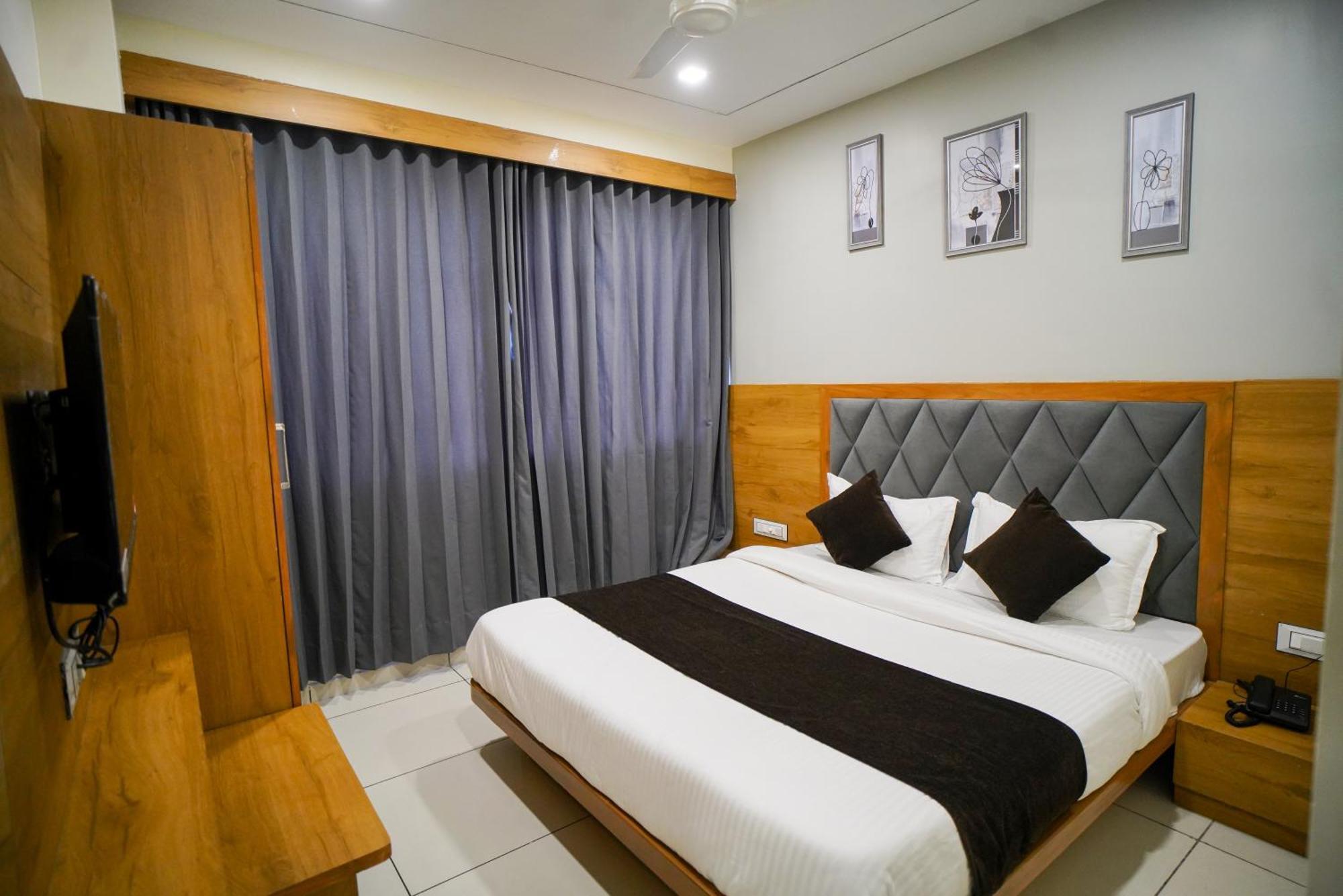 Hotel Suncity أحمد أباد المظهر الخارجي الصورة